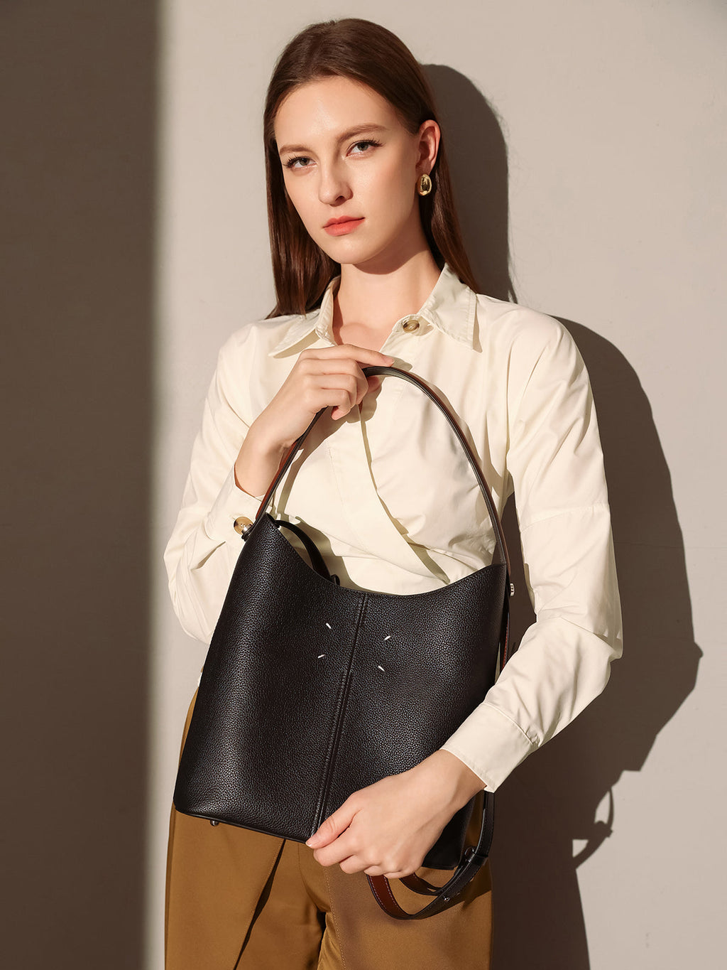 Minimalistic Spring Hobo Bucket Bag